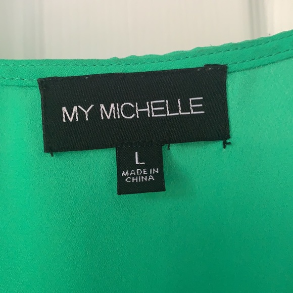 Bright green capped sleeve blouse - Picture 2 of 3
